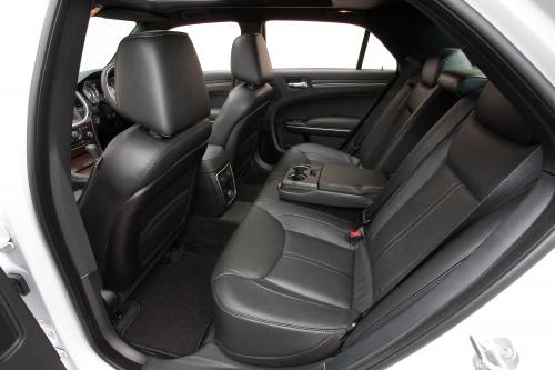 Chrysler 300C UK (2012) - picture 48 of 65