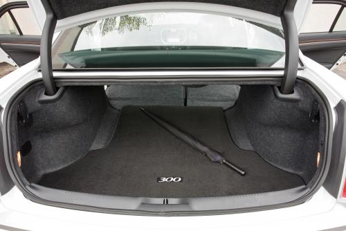 Chrysler 300C UK (2012) - picture 64 of 65