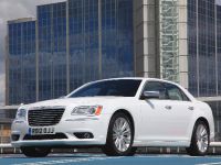 Chrysler 300C UK (2012) - picture 2 of 65