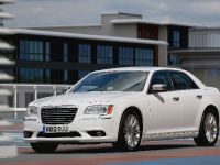 Chrysler 300C UK (2012) - picture 3 of 65