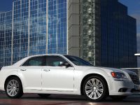 Chrysler 300C UK (2012) - picture 5 of 65