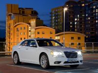 Chrysler 300C UK (2012) - picture 14 of 65