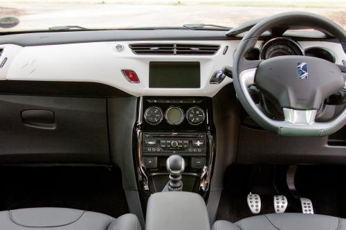 Citroen DS3 Ultra Prestige (2012) - picture 9 of 10