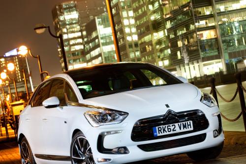 Citroen DS5 Hybrid4 (2012) - picture 1 of 3