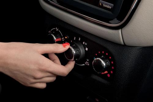 Dacia Lodgy (2012) - picture 16 of 22