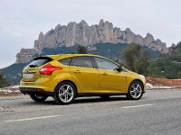 Ford Focus 1.0-litre EcoBoost Titanium (2012) - picture 3 of 5