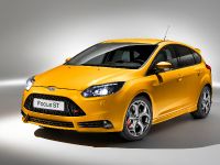 Ford Focus ST 5-door (2012) - picture 1 of 2