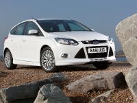 Ford Focus Zetec S (2012) - picture 1 of 5