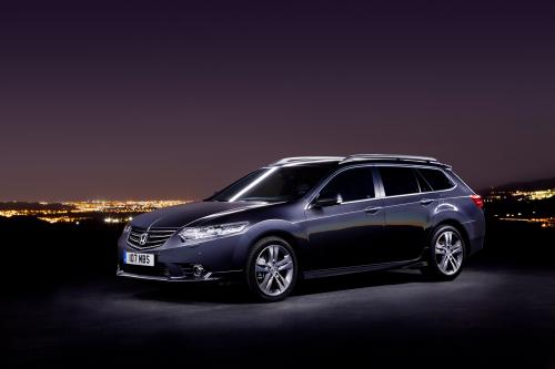 Honda Accord (2012) - picture 1 of 3