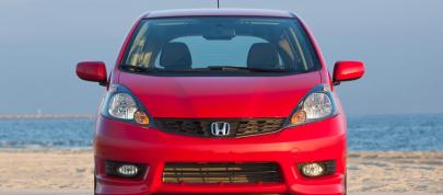 Honda Fit (2012) - picture 4 of 16