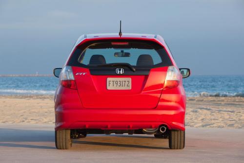 Honda Fit (2012) - picture 9 of 16