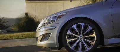 Hyundai Genesis (2012) - picture 20 of 30