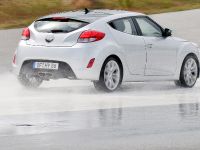 Hyundai Veloster Coupe (2012) - picture 3 of 5