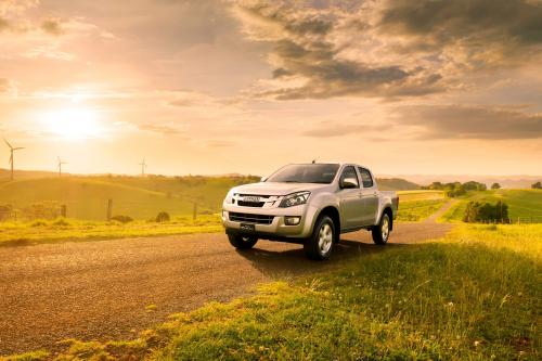 Isuzu D-Max UK (2012) - picture 1 of 2