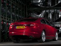 Jaguar XFR (2012) - picture 2 of 3