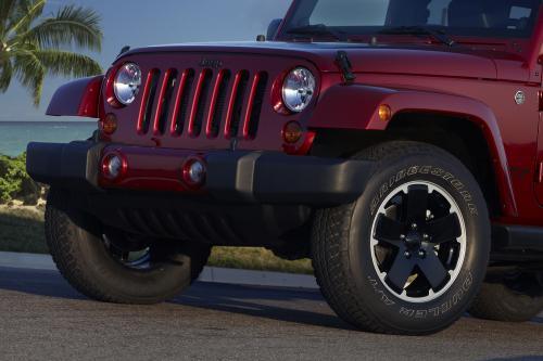 Jeep Wrangler Unlimited Altitude (2012) - picture 9 of 9