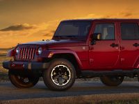 Jeep Wrangler Unlimited Altitude (2012) - picture 2 of 9