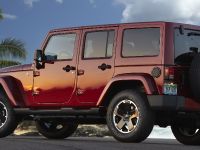 Jeep Wrangler Unlimited Altitude (2012) - picture 3 of 9