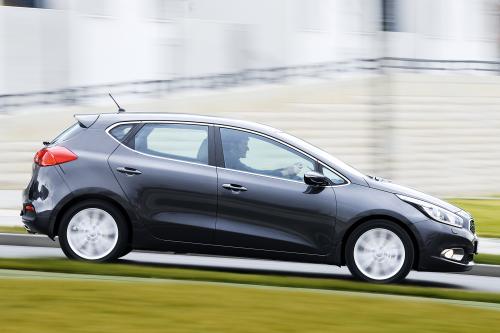 Kia CeeD (2012) - picture 17 of 23