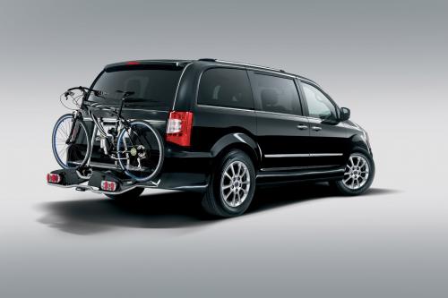 Lancia Thema and Voyager Accessories (2012) - picture 1 of 8