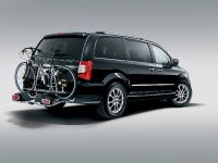 Lancia Thema and Voyager Accessories (2012) - picture 1 of 8