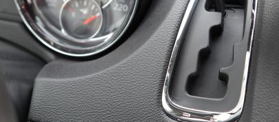 Lancia Voyager (2012) - picture 12 of 13