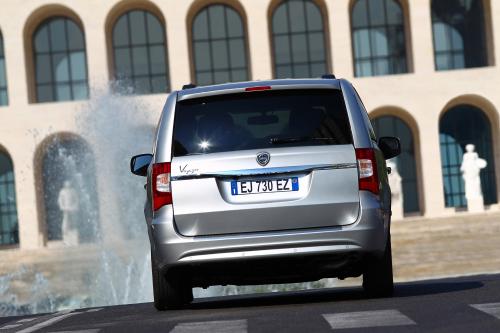 Lancia Voyager (2012) - picture 8 of 13