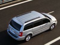 Lancia Voyager (2012) - picture 4 of 13