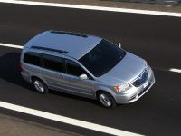 Lancia Voyager (2012) - picture 5 of 13