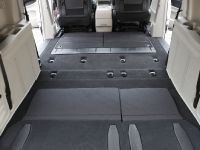 Lancia Voyager (2012) - picture 10 of 13