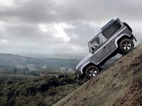 Land Rover Defender (2012) - picture 2 of 3