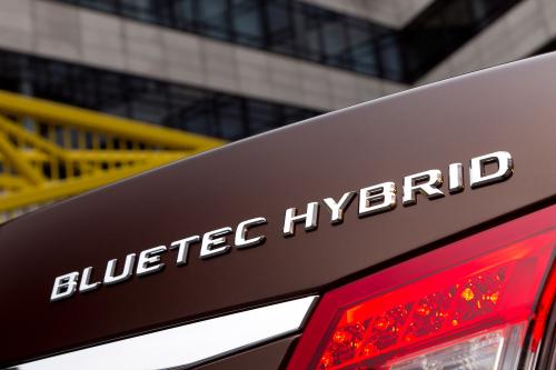 Mercedes-Benz E 300 BlueTEC HYBRID (2012) - picture 8 of 18