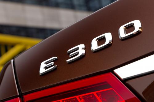 Mercedes-Benz E 300 BlueTEC HYBRID (2012) - picture 9 of 18