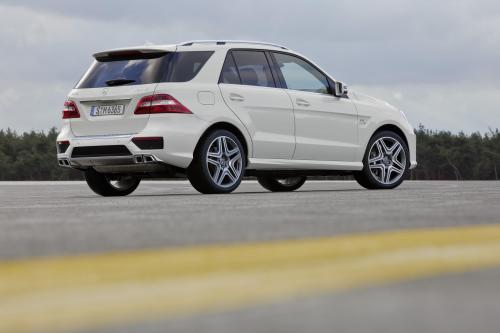 Mercedes-Benz ML 63 AMG (2012) - picture 8 of 22