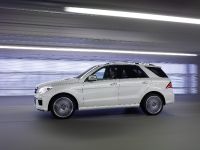 Mercedes-Benz ML 63 AMG (2012) - picture 6 of 22