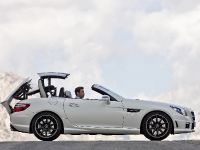 Mercedes-Benz SLK 55 AMG (2012) - picture 11 of 17