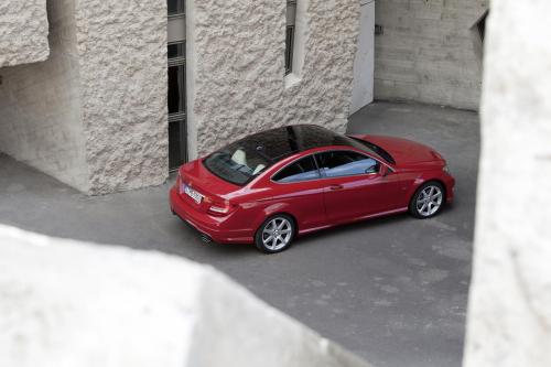Mercedes C-Class Coupe (2012) - picture 9 of 31