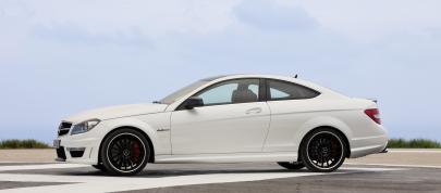 Mercedes C63 AMG Coupe (2012) - picture 12 of 33