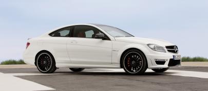 Mercedes C63 AMG Coupe (2012) - picture 23 of 33
