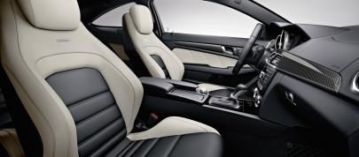 Mercedes C63 AMG Coupe (2012) - picture 31 of 33