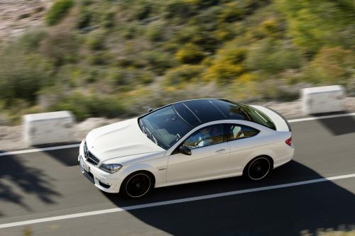 Mercedes C63 AMG Coupe (2012) - picture 8 of 33