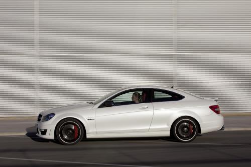 Mercedes C63 AMG Coupe (2012) - picture 16 of 33