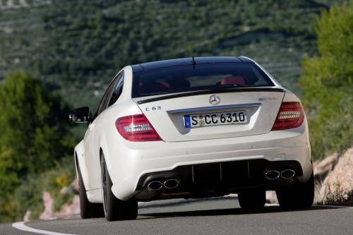 Mercedes C63 AMG Coupe (2012) - picture 17 of 33