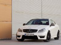 Mercedes C63 AMG Coupe (2012) - picture 13 of 33