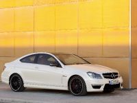 Mercedes C63 AMG Coupe (2012) - picture 27 of 33