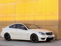 Mercedes C63 AMG Coupe (2012) - picture 27 of 33