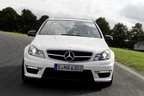 Mercedes C63 AMG (2012) - picture 8 of 10