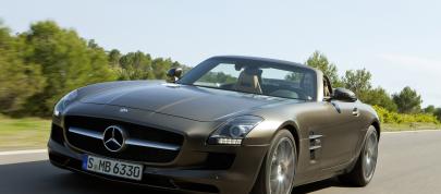 Mercedes SLS AMG Roadster (2012) - picture 36 of 65
