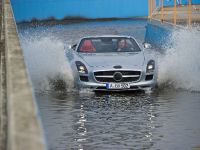 Mercedes SLS Roadster (2012) - picture 3 of 13