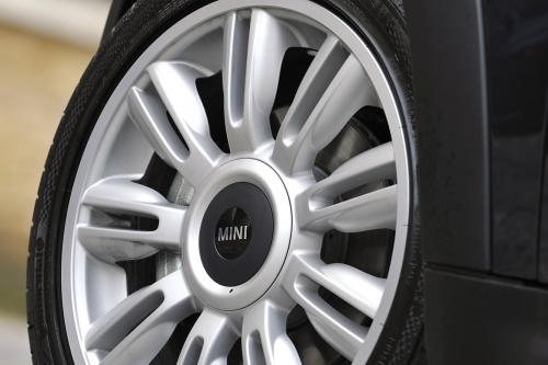 MINI Cooper Avenue (2012) - picture 9 of 10